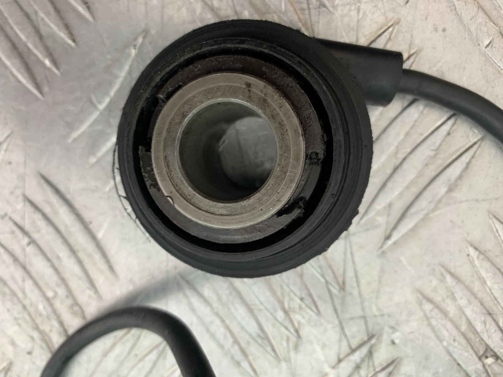 TRIUMPH 955i DAYTONA SPEEDO DRIVE (DAMAGED)  YEAR 2002-2006 (CMB1229)