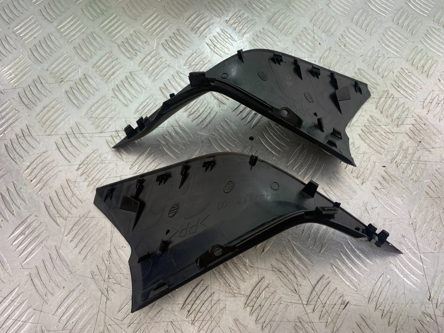 YAMAHA XMAX 300 LEFT AND RIGHT INFILLS  YEAR 2017-2020 (CMB1218)