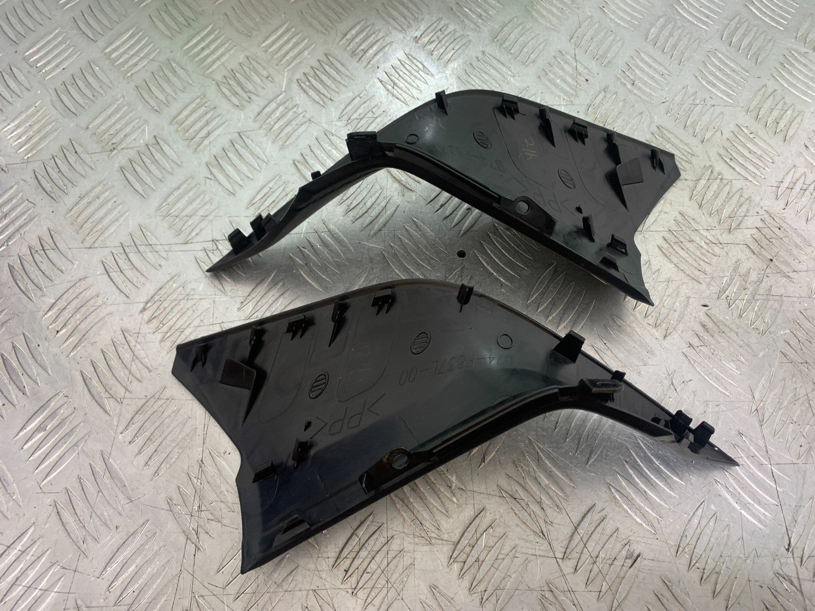 YAMAHA XMAX 300 LEFT AND RIGHT INFILLS  YEAR 2017-2020 (CMB1218)