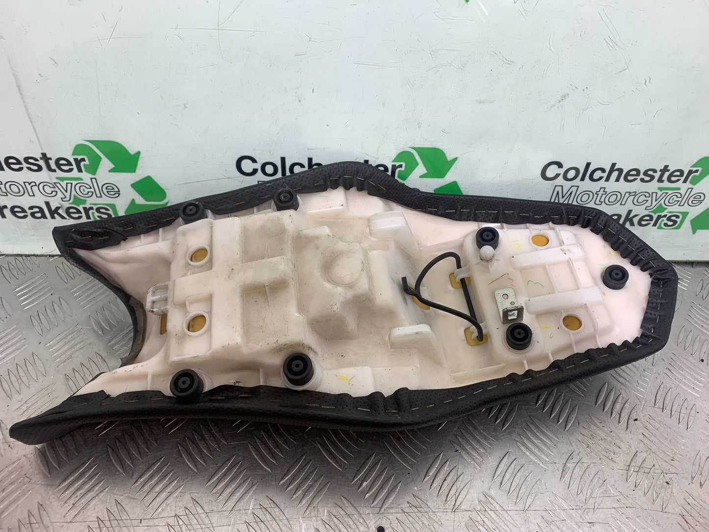 YAMAHA XJ6 XJ6-S SEAT  YEAR 2009-2015  (CMB1212)