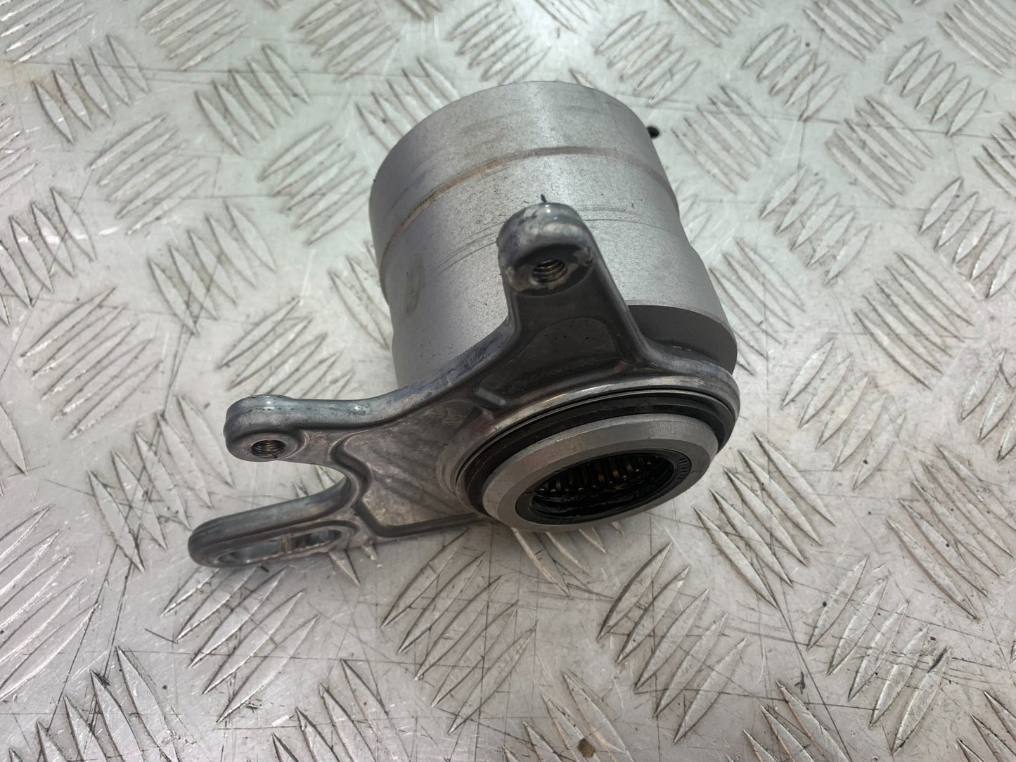 DUCATI 996 SPS 748 916 998 ECCENTRIC HUB  1999-2000 (CMB1209)