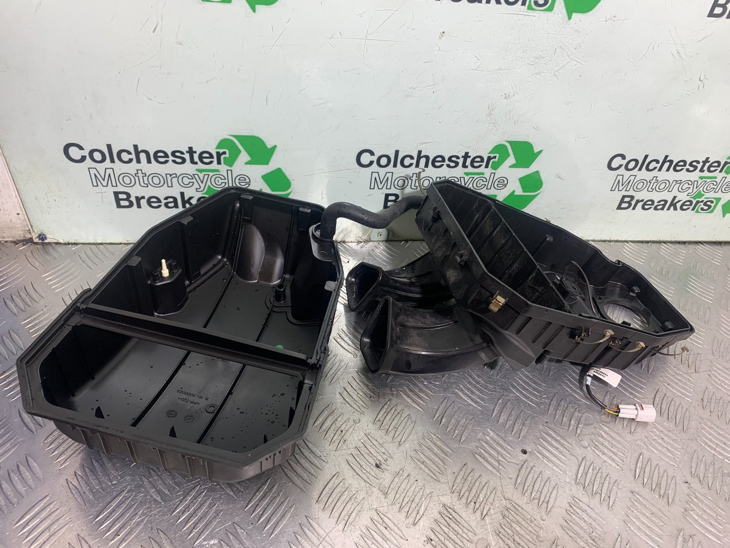 KTM 1290 SUPER DUKE R AIRBOX  YEAR 2020-2024 (CMB1272)