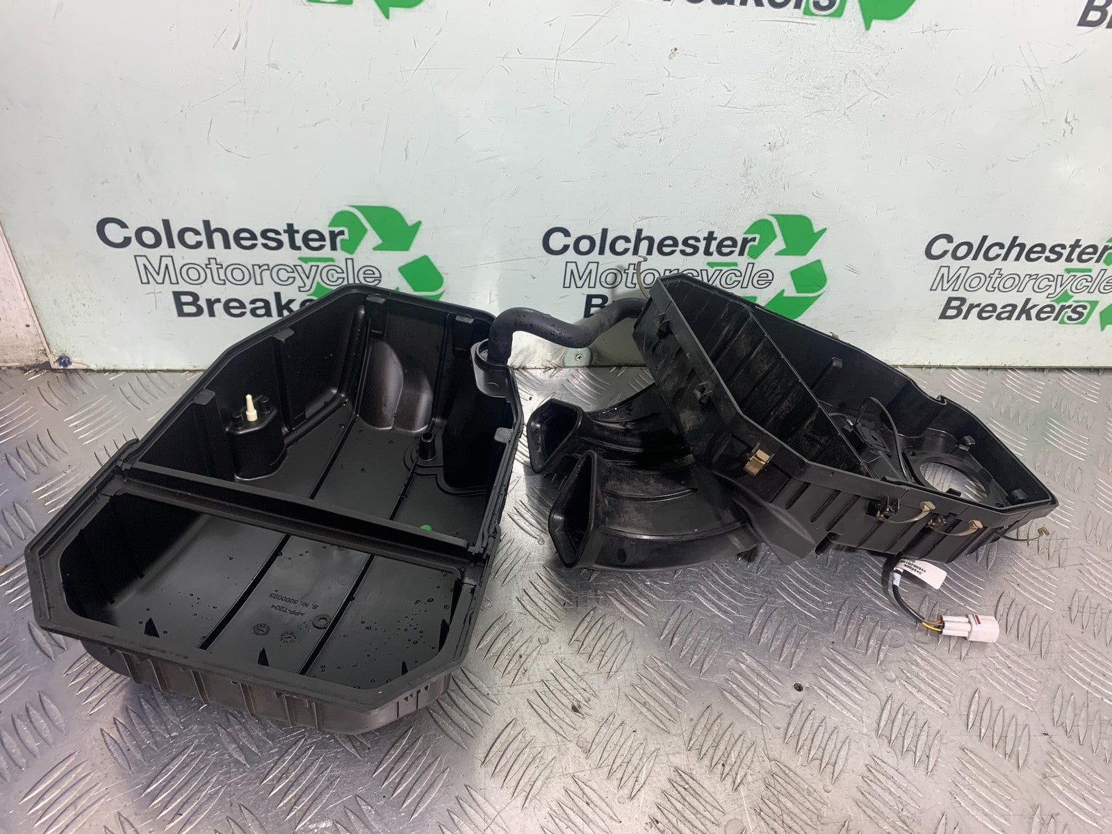 KTM 1290 SUPER DUKE R AIRBOX  YEAR 2020-2024 (CMB1272)
