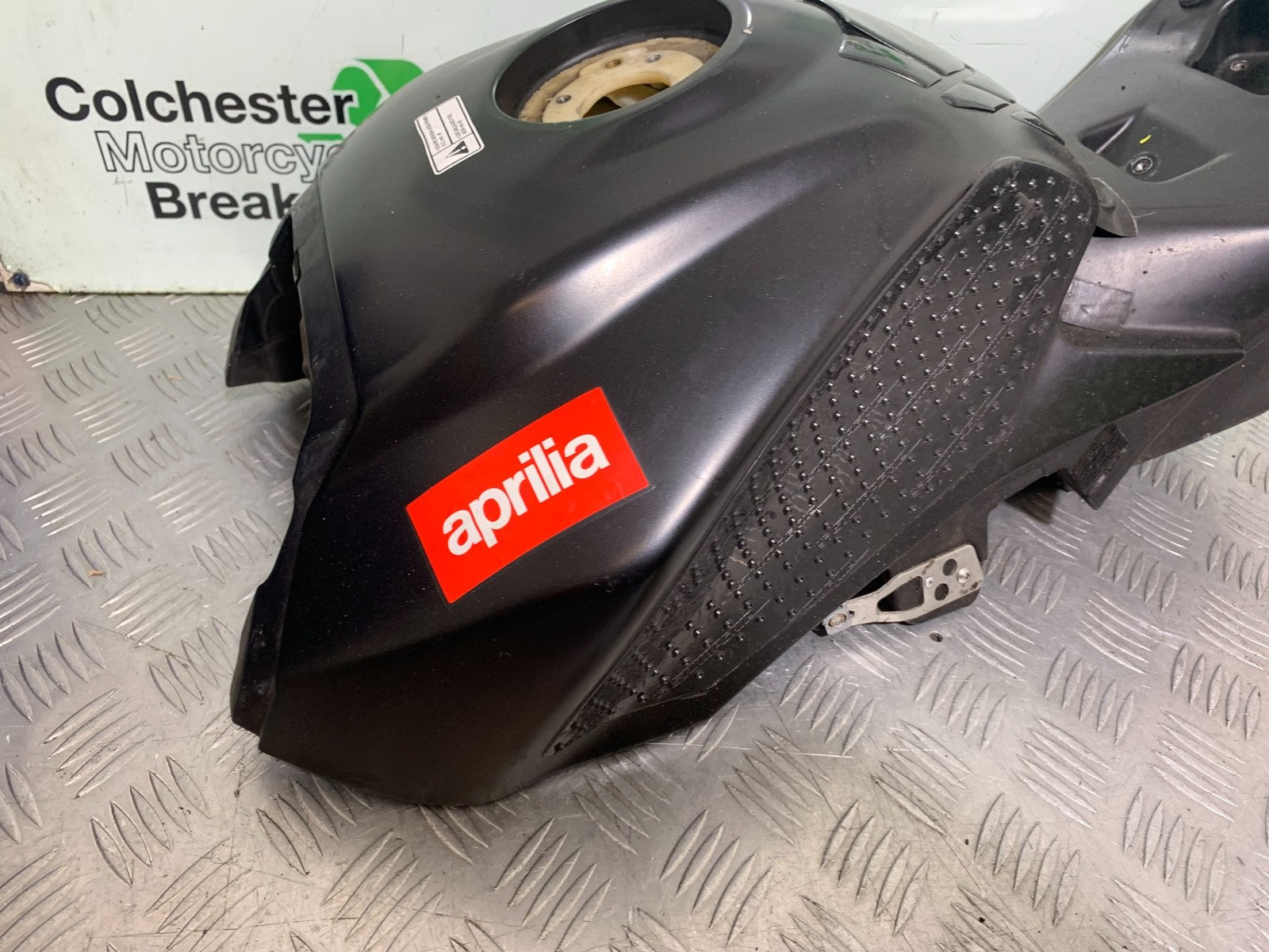 APRILIA TUONO 1000 V4R PETROL TANK  YEAR 2011-13  (CMB1316)