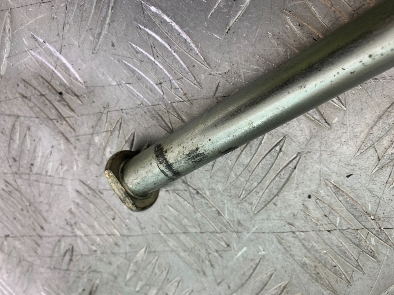 YAMAHA YZF R1 4XV SWINGARM SPINDLE  YEAR 1998-99 (CMB1291)