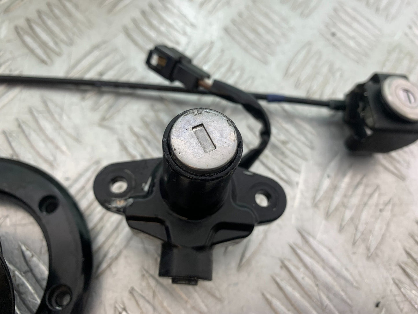KTM DUKE 125 LOCKS AND KEY  YEAR 2017-2022 (CMB1274)