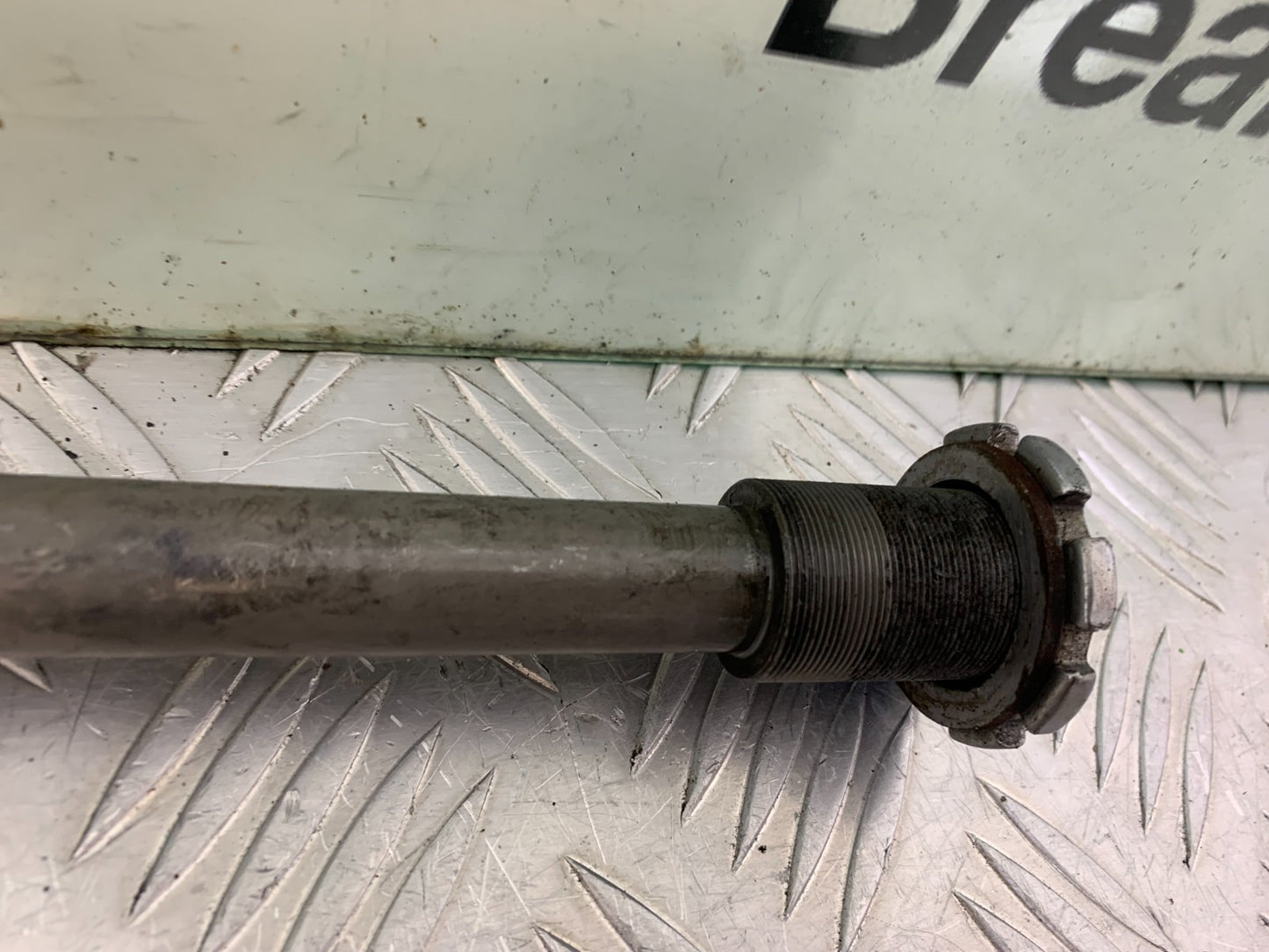KAWASAKI ZX9R ZX9 R SWINGARM SPINDLE YEAR 1998-1999 (CMB1329)