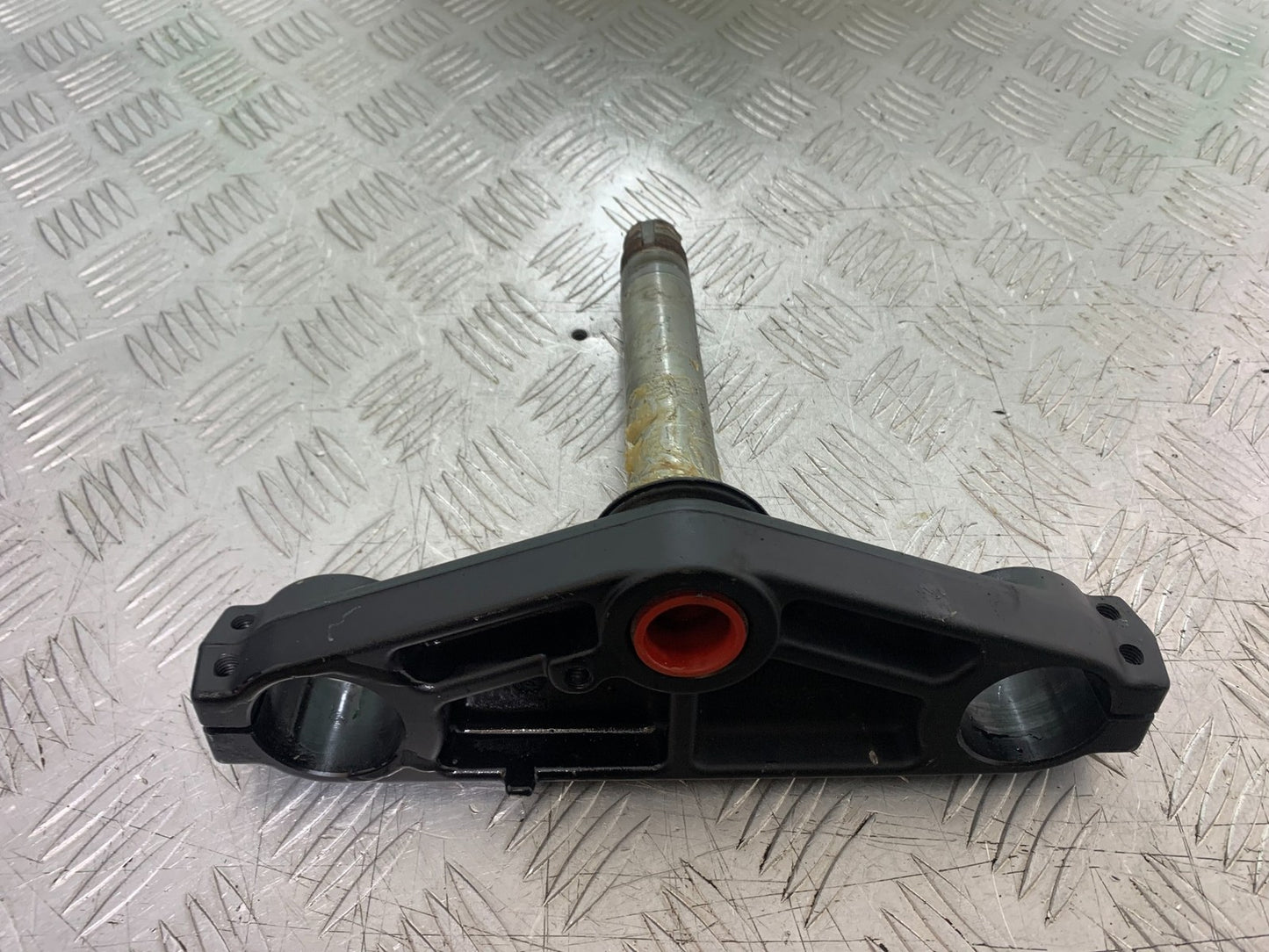 TRIUMPH 1050 SPRINT GT BOTTOM YOKE YEAR 2010-2016 (CMB1250)