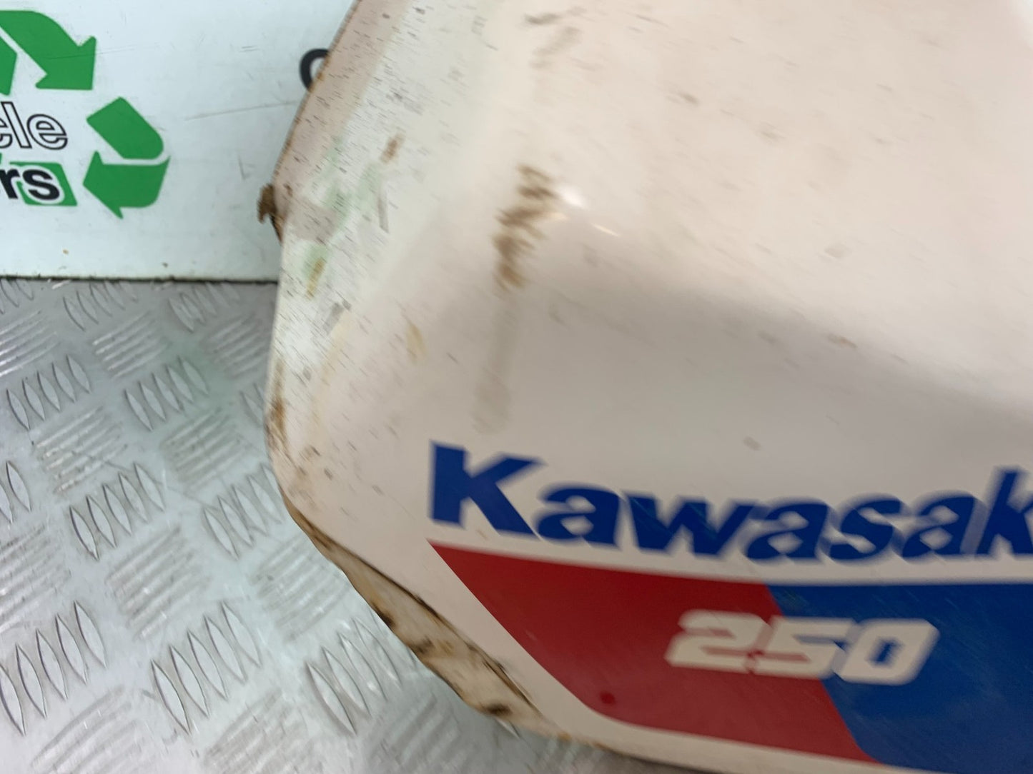 KAWASAKI KLR250 KLR 250 PETROL TANK YEAR 1984-2001 (CMB1225)