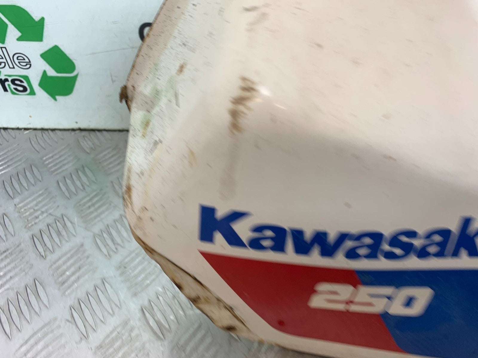 KAWASAKI KLR250 KLR 250 PETROL TANK YEAR 1984-2001 (CMB1225)