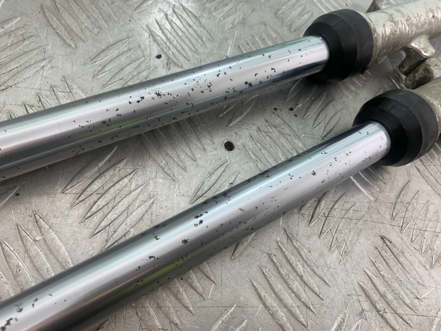 SUZUKI GP100 GP 100 FORKS  YEAR 1978-1988 (CMB1259)