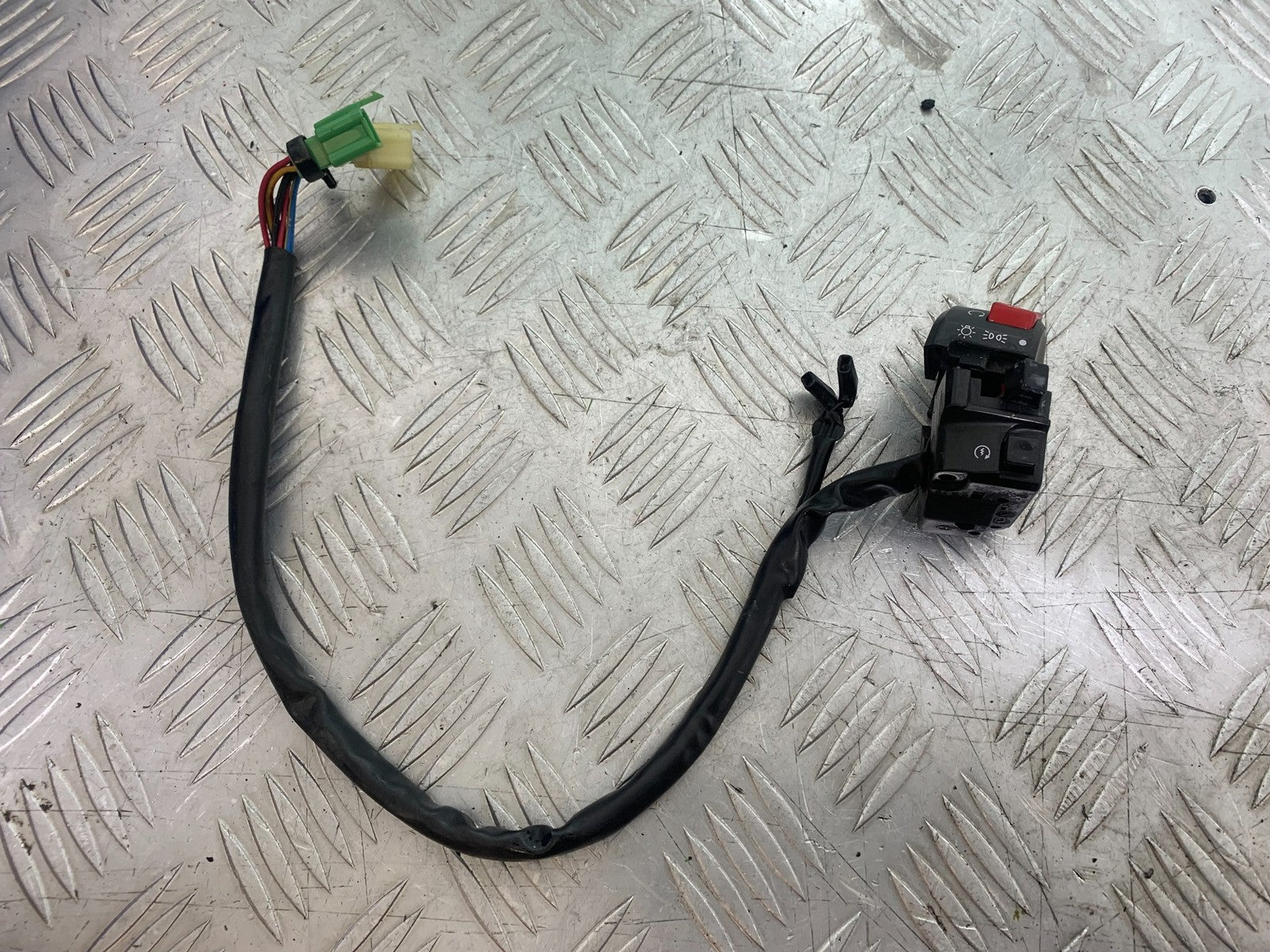 KAWASAKI ZX9R ZX9 E1 RIGHT SWITCH GEAR   YEAR 2000-01 (CMB1171)