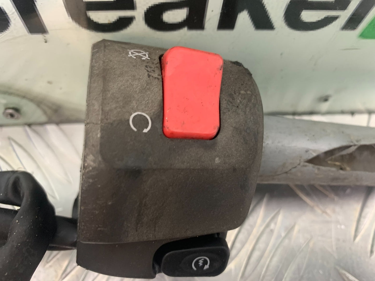 KAWASAKI Z750 Z 750 RIGHT SWITCH GEAR  YEAR 2004-2006  (CMB1234)