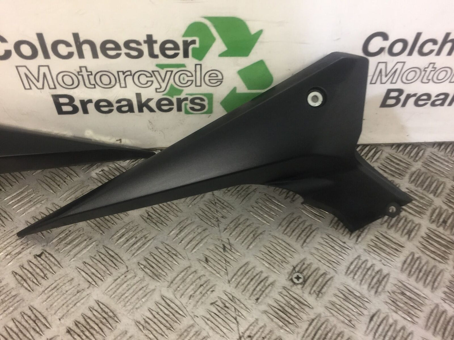 YAMAHA XJ6 XJ6-S LEFT AND RIGHT SIDE INFILLS  YEAR 2010 (STOCK 383)