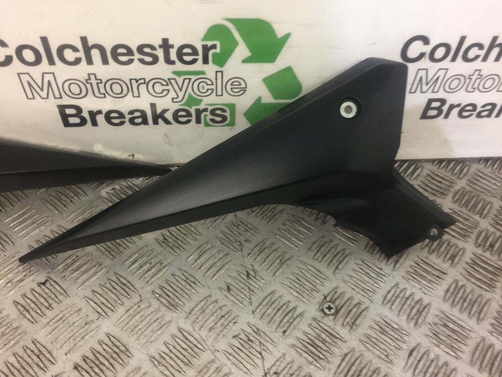 YAMAHA XJ6 XJ6-S LEFT AND RIGHT SIDE INFILLS  YEAR 2010 (STOCK 383)
