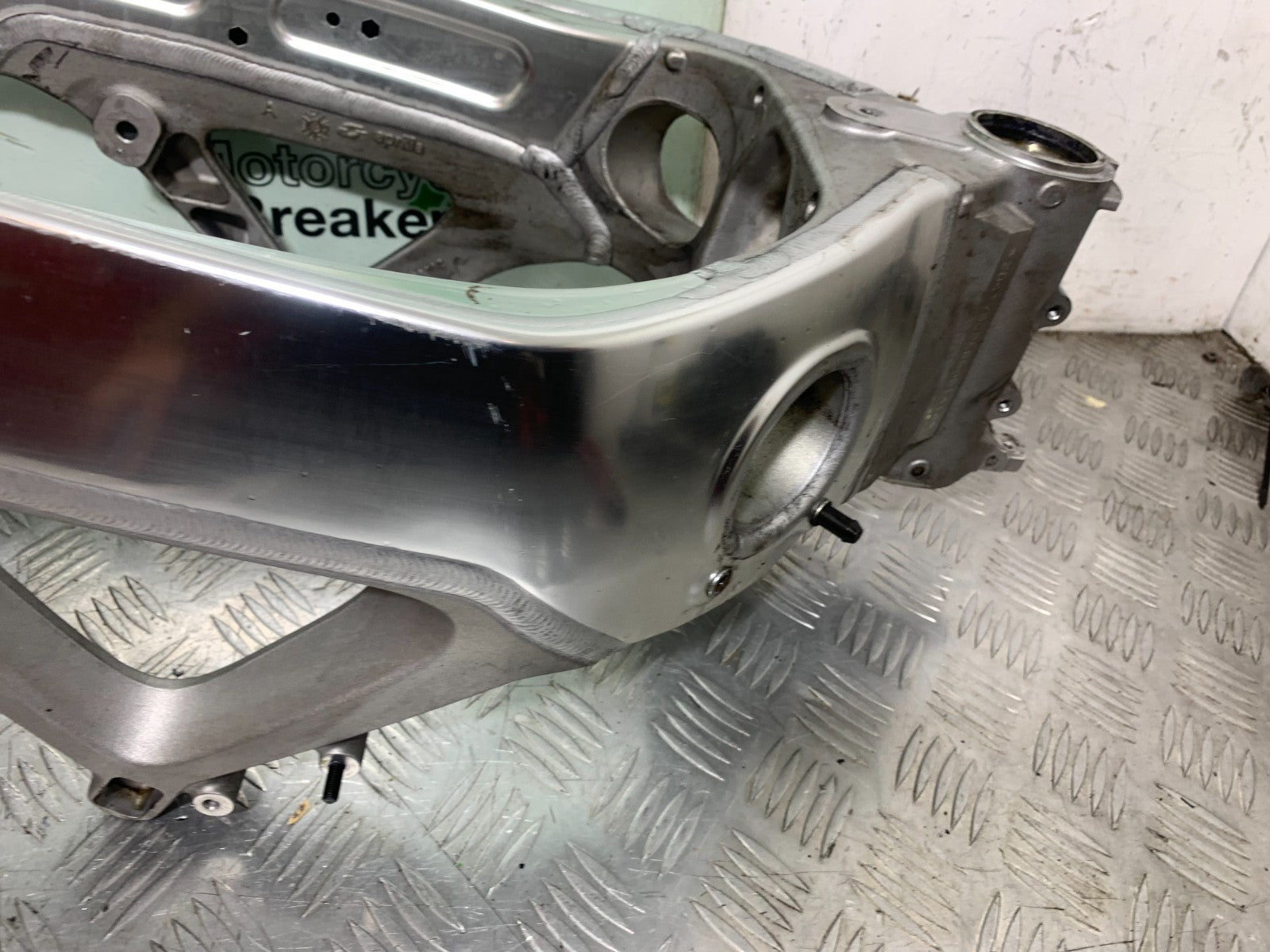APRILIA TUONO 1000 V4R FRAME REG LOG BOOK YEAR 2011-13  (CMB1331)