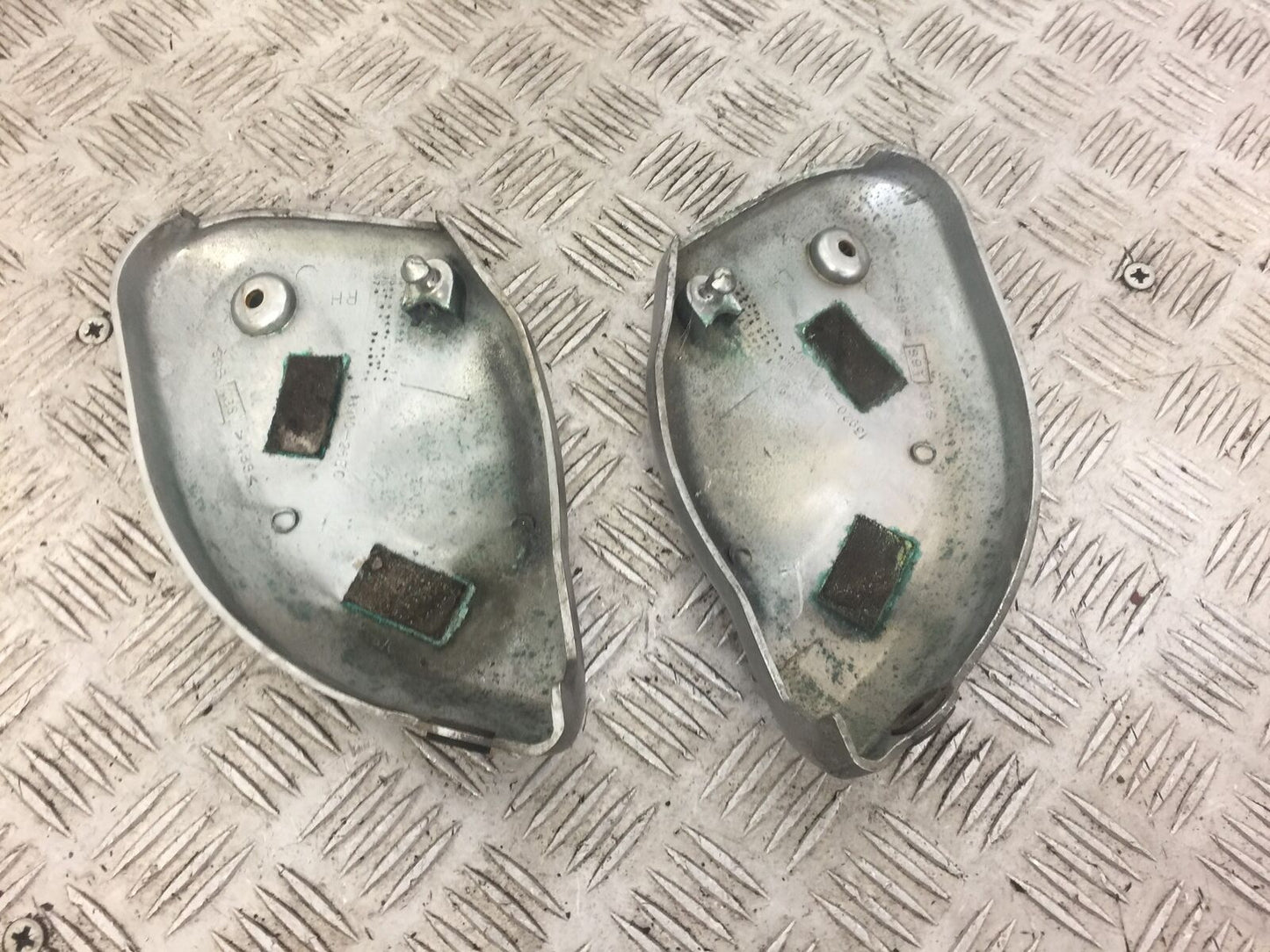 SUZUKI GSF600 GSF 600 BANDIT CHROME CARB COVERS  YEAR 1997 stock 332