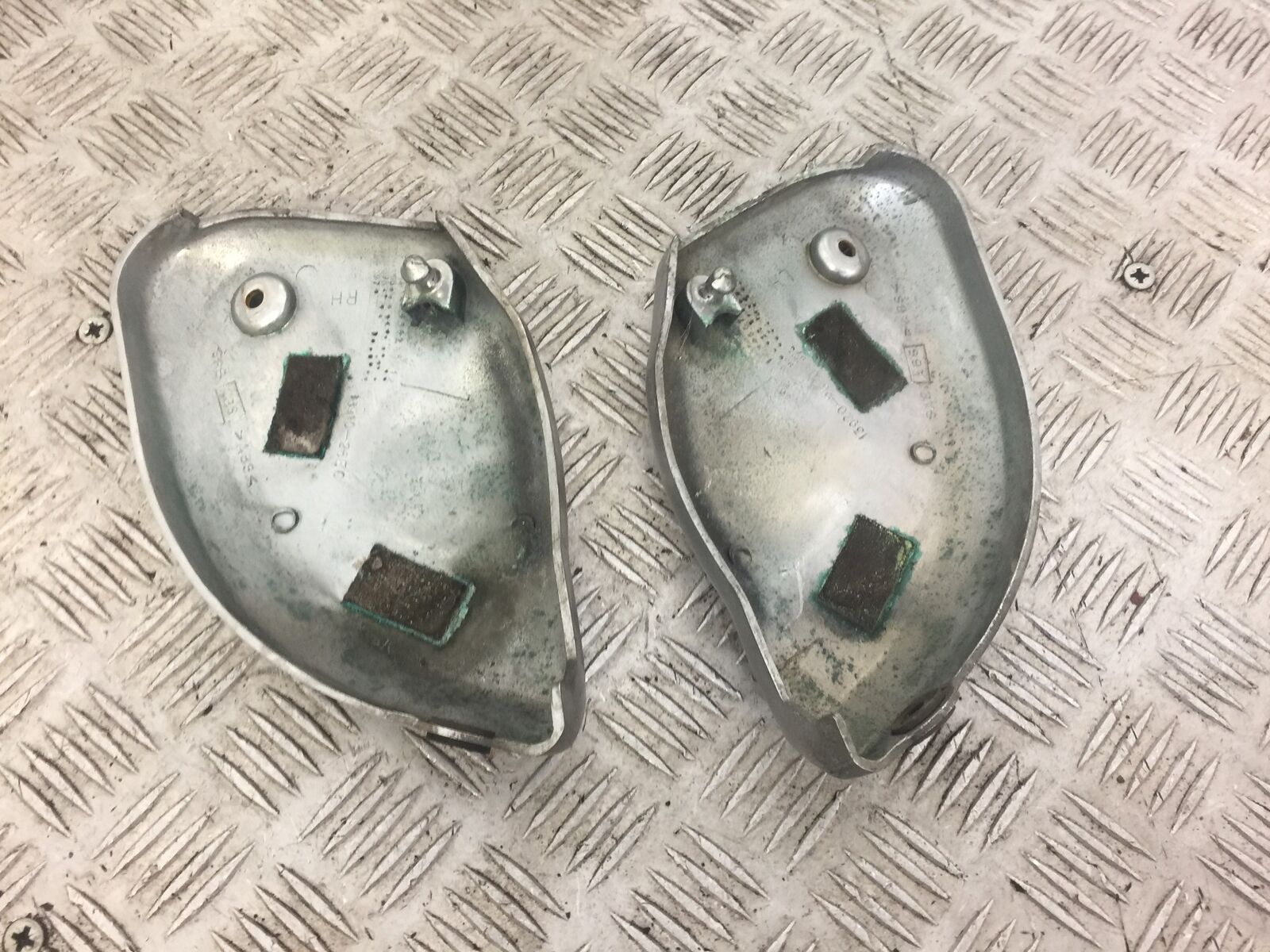 SUZUKI GSF600 GSF 600 BANDIT CHROME CARB COVERS  YEAR 1997 stock 332