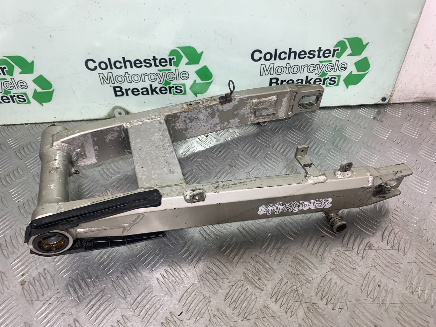 KAWASAKI ZX9R ZX9 E1 SWINGARM  YEAR 2000-01 (CMB1171)