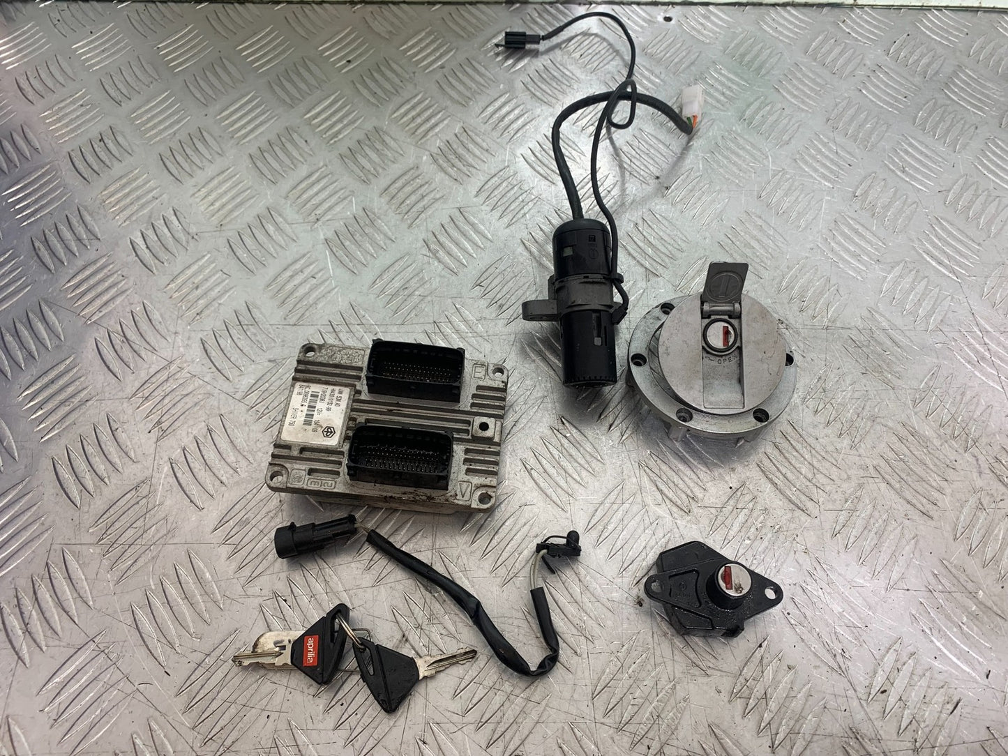 APRILIA SL750 SL 750 SHIVER ECU LOCKS KEYS   YEAR 2008-2016 (CMB1242)