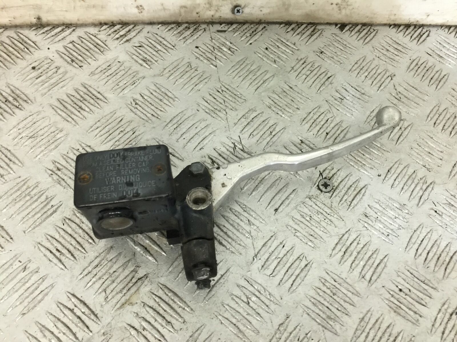 SUZUKI AN 250 BURGMAN FRONT MASTER CYLINDER  YEAR 1999  (STOCK 881)