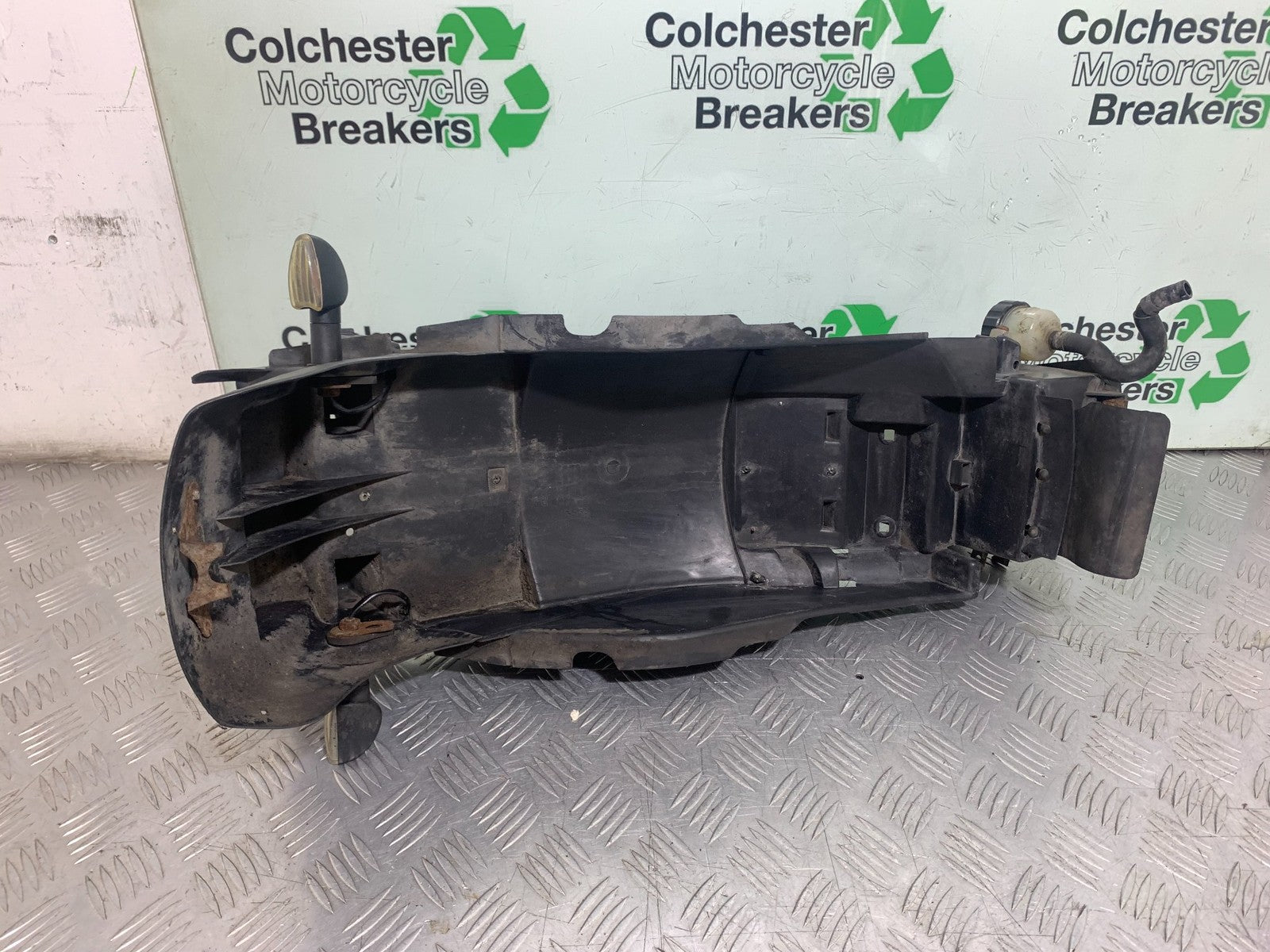 YAMAHA YZF1000 THUNDERACE UNDERTRAY YEAR 1997-2000 (CMB1204)