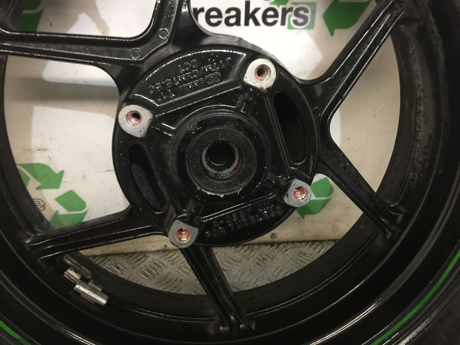 KAWASAKI Z800 Z 800 REAR WHEEL  YEAR 2015  (STOCK 874)