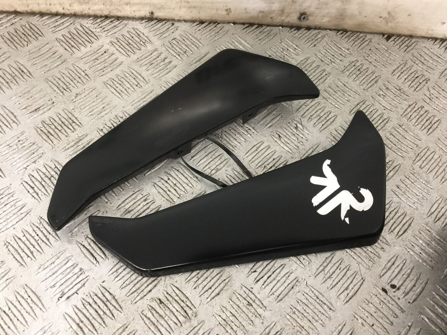 YAMAHA MT09 MT-09 LEFT AND RIGHT RADIATOR COVERS YEAR 2018 (STOCK 906)