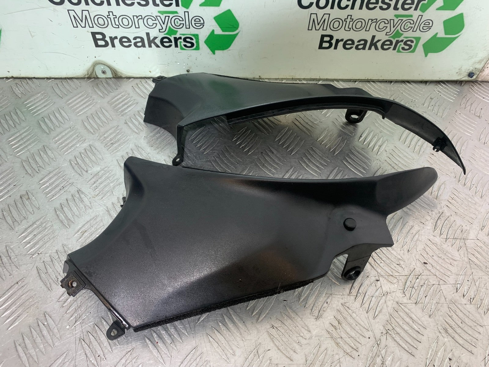 HONDA CBR1100 BLACKBIRD TOP FAIRING SIDE INFILLS YEAR 1999-2005 (CMB1232)