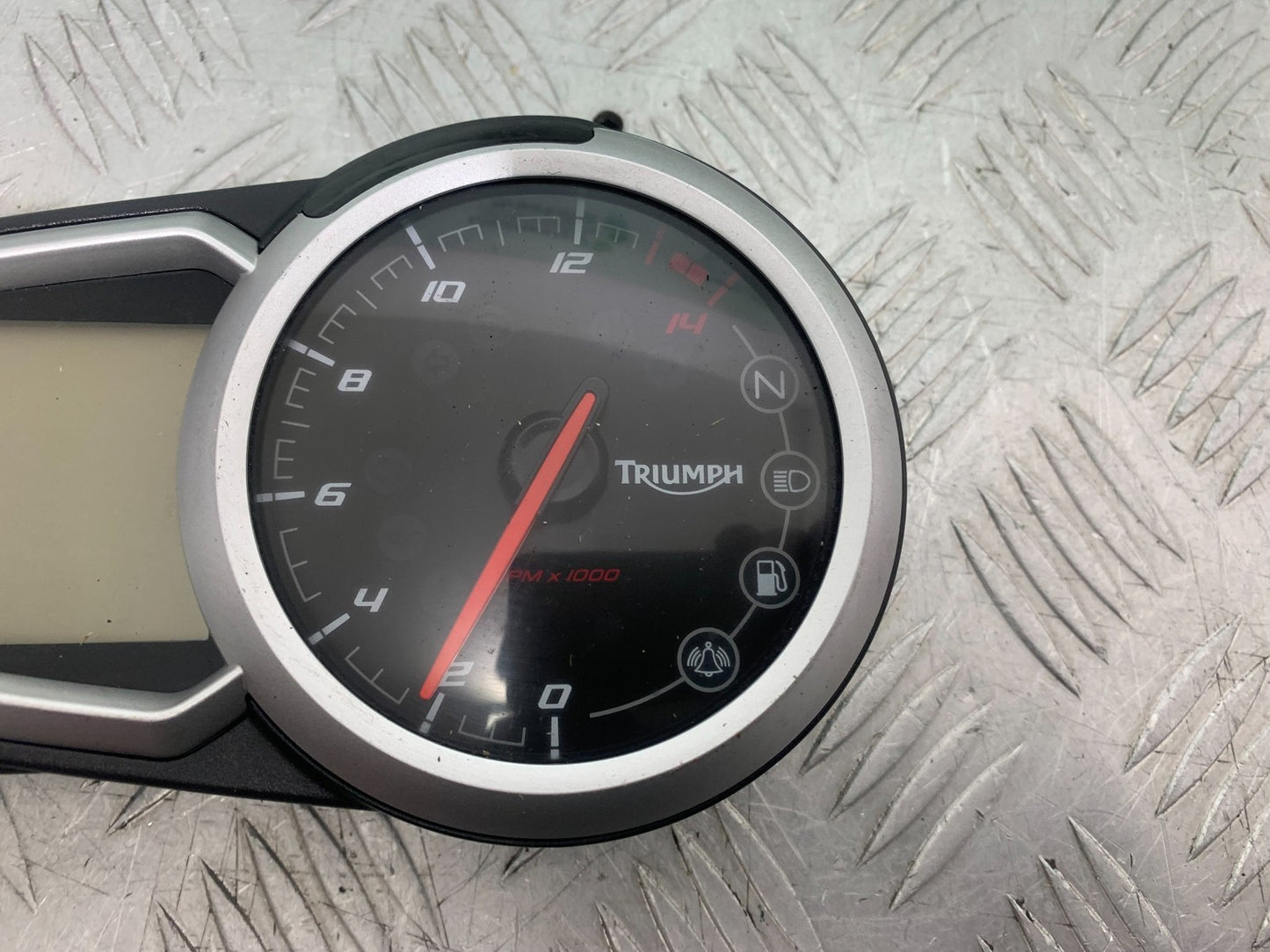 TRIUMPH 675 STREET TRIPLE RX CLOCKS SPEEDO DASH   2015- 2017 (CMB1299)