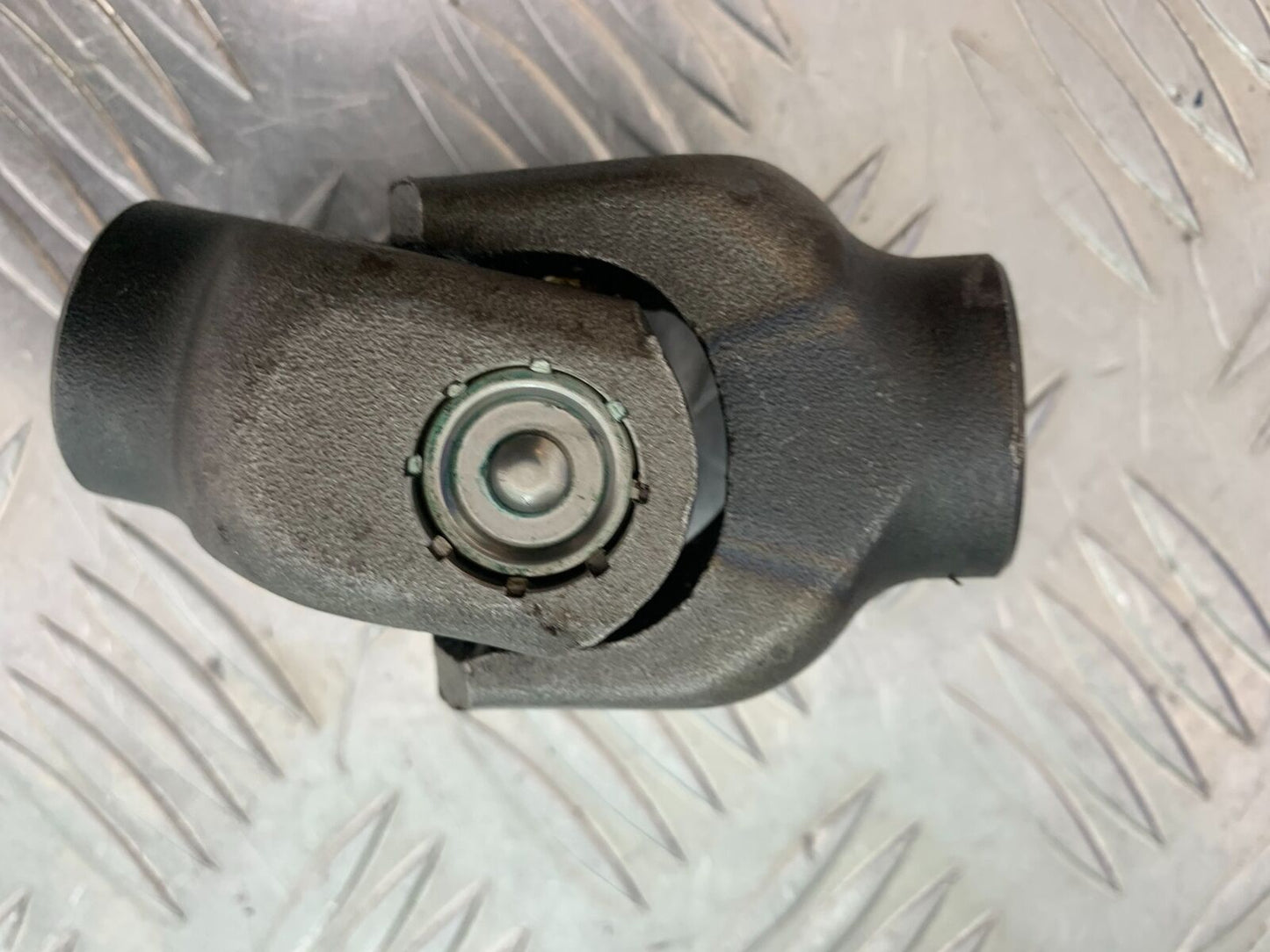 HONDA NTV 650 REVERE DRIVE SHAFT KNUCKLE  YEAR 1988-1996  (CMB1025))