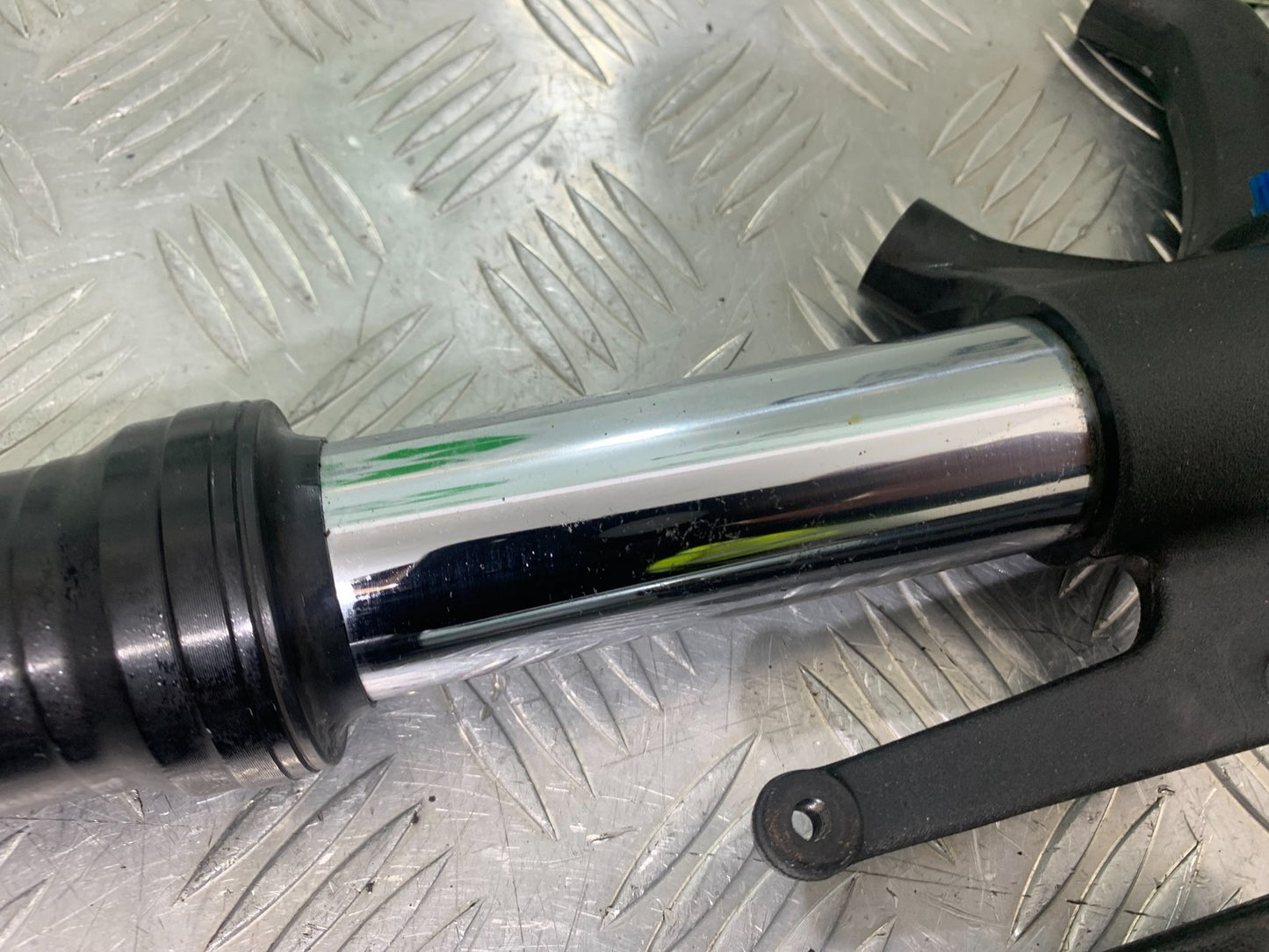 TRIUMPH 675 STREET TRIPLE R FORKS  YEAR 2013 - 2016 (CMB1221)