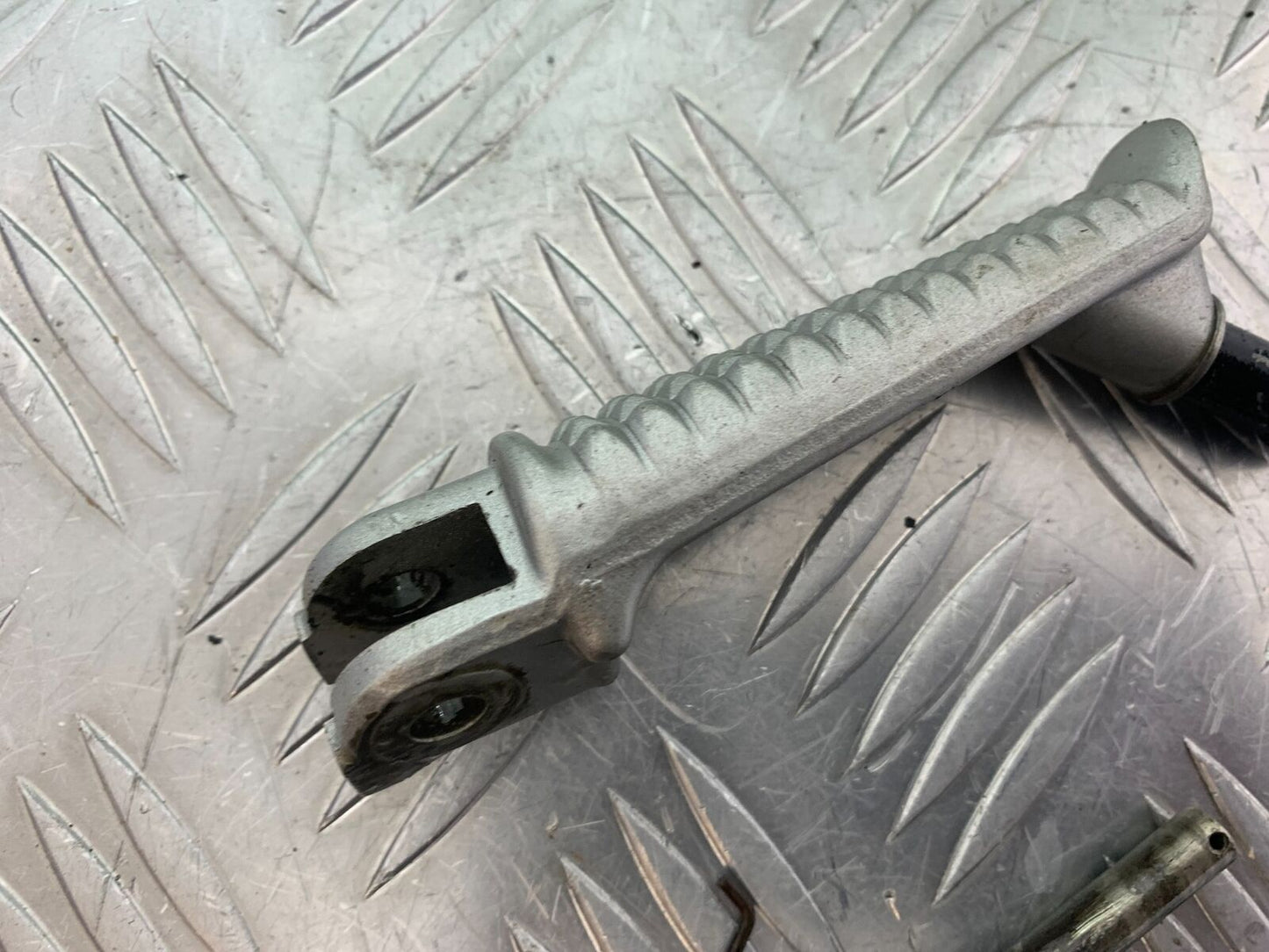 HONDA VFR400 VFR 400 NC21 FRONT RIGHT FOOTPEG  YEAR 1986-87 (CMB1043)