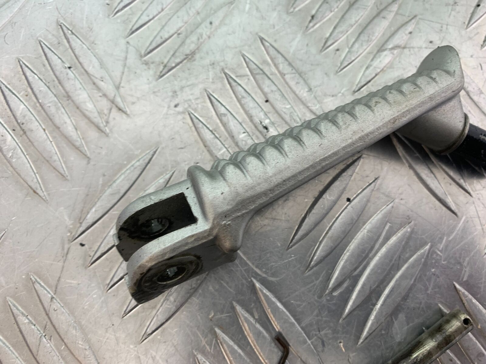HONDA VFR400 VFR 400 NC21 FRONT RIGHT FOOTPEG  YEAR 1986-87 (CMB1043)
