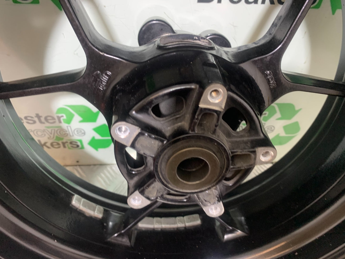 APRILIA TUONO 1000 V4R REAR WHEEL YEAR 2011-13  (CMB1331) 