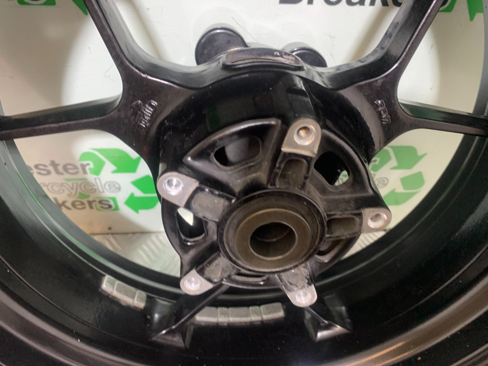 APRILIA TUONO 1000 V4R REAR WHEEL YEAR 2011-13  (CMB1331) 