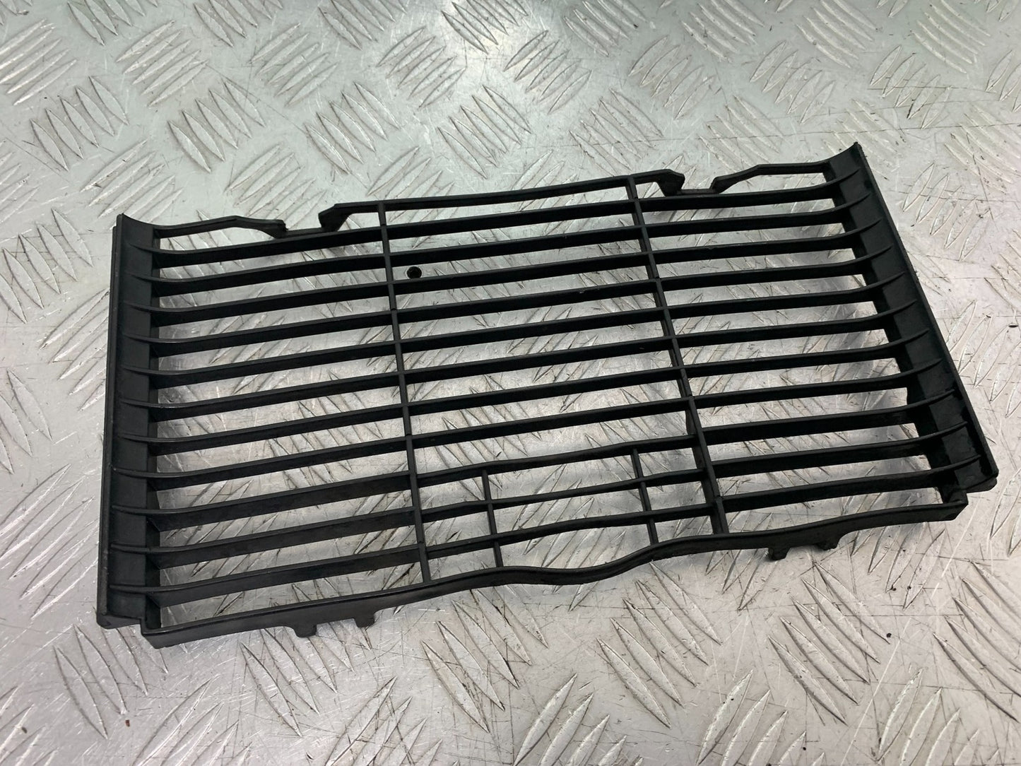 HONDA CB600 CB 600 HORNET RADIATOR GRILL    YEAR 1998-2002 (CMB1297)