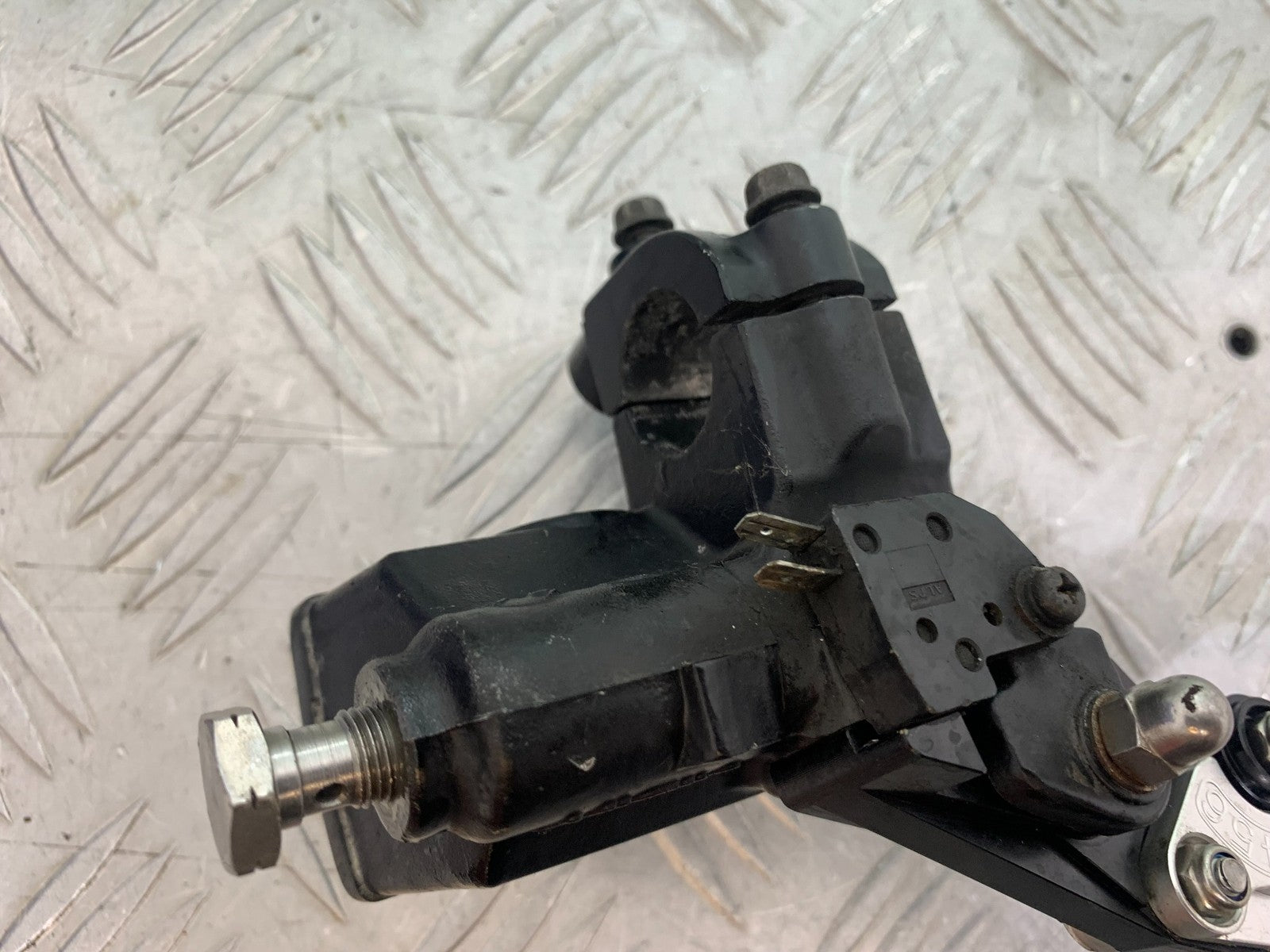 SUZUKI GSF1200 GSF 1200 BANDIT FRONT MASTER CYLINDER   YEAR 2001-2004 (CMB1188)