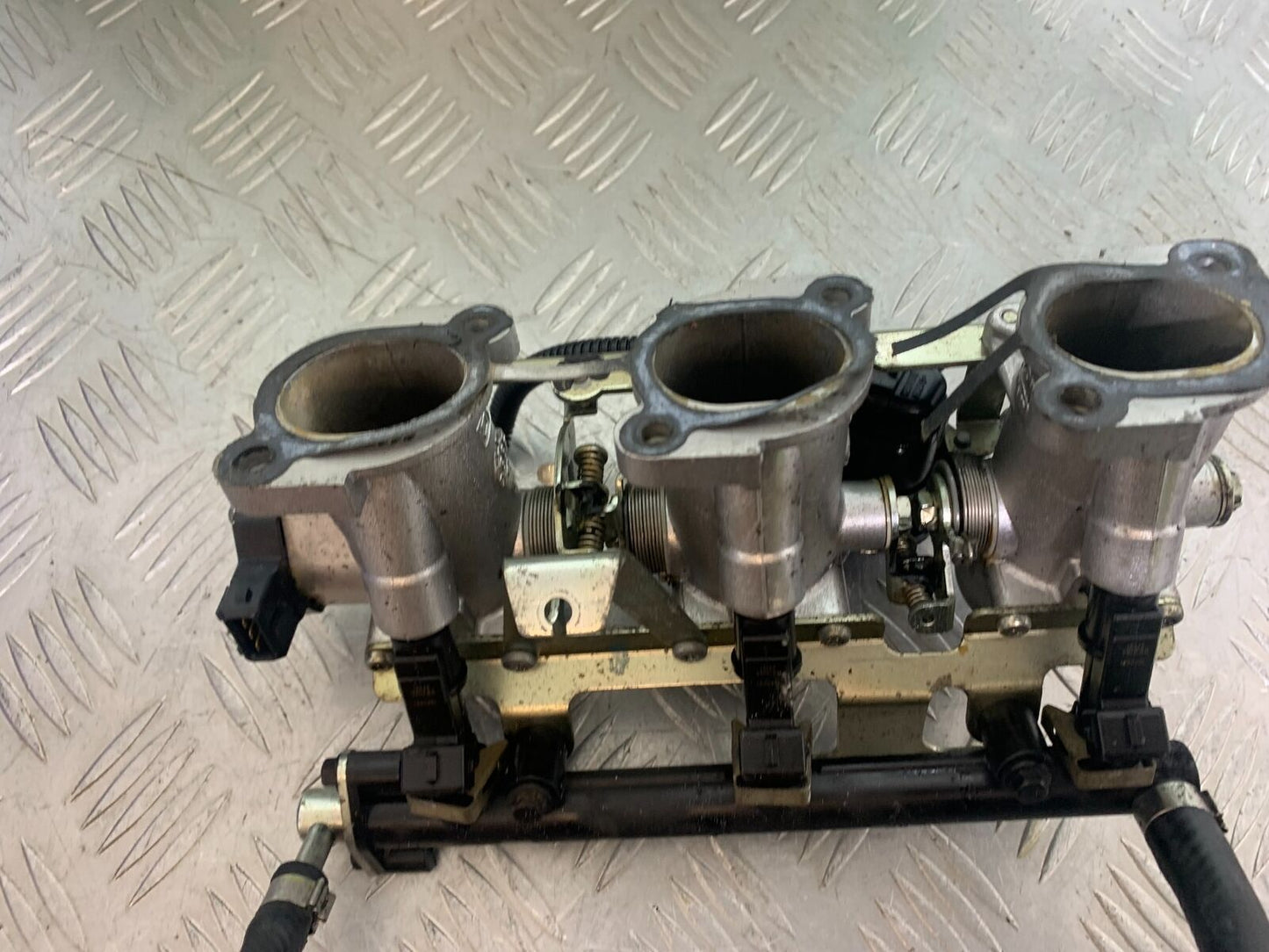TRIUMPH 955i SPRINT ST THROTTLE BODIES  YEAR 1999-2004 (CMB1124)