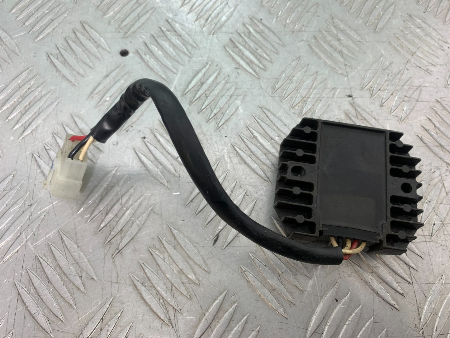 YAMAHA FZS600 FAZER 600 REGULATOR   YEAR 1998-2001 (CMB1267)