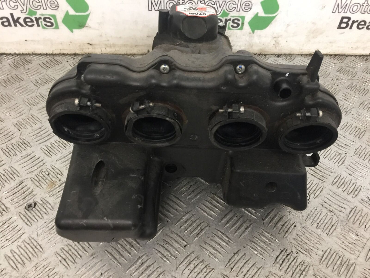 KAWASAKI Z800 Z 800 AIRBOX  YEAR 2015  (STOCK 874)