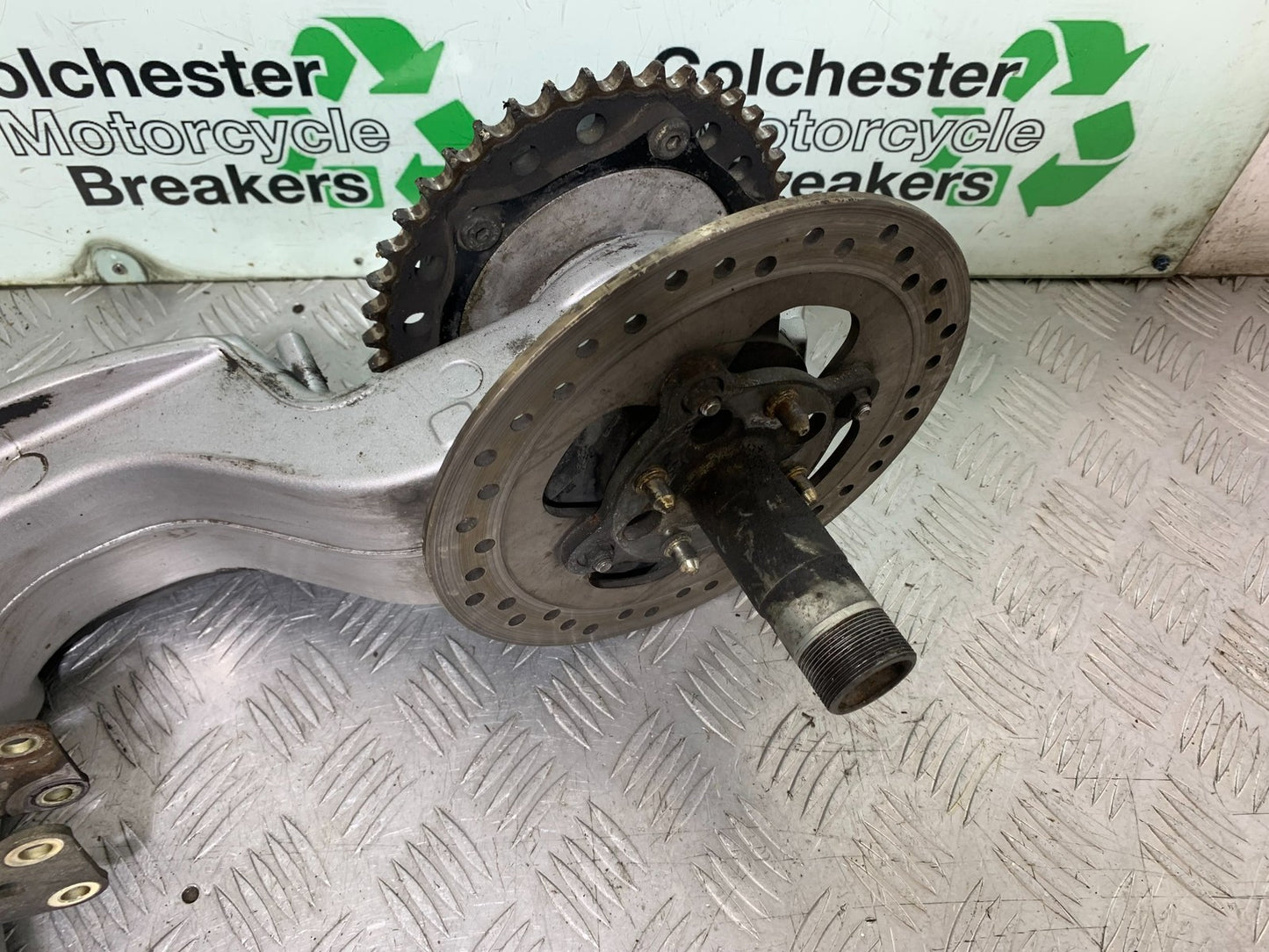 TRIUMPH 955I SPRINT RS SWINGARM  YEAR 1999-03 (CMB1313)
