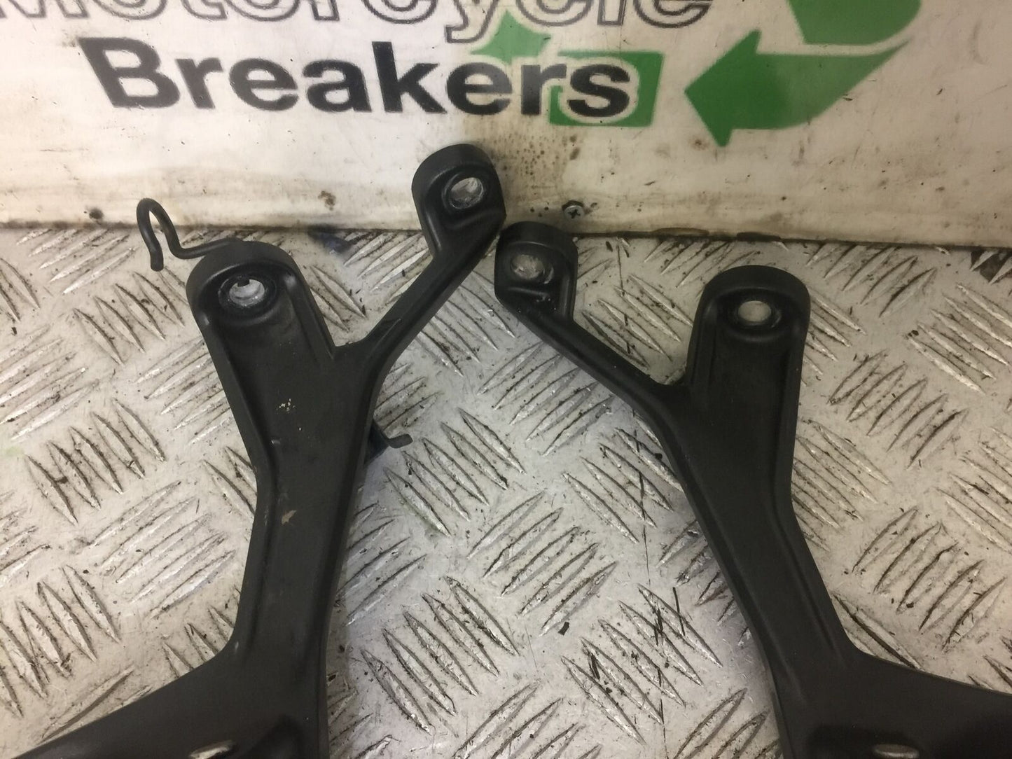 KAWASAKI Z400 Z 400 REAR HANGER AND PEGS   YEAR 2019  (STOCK 672)