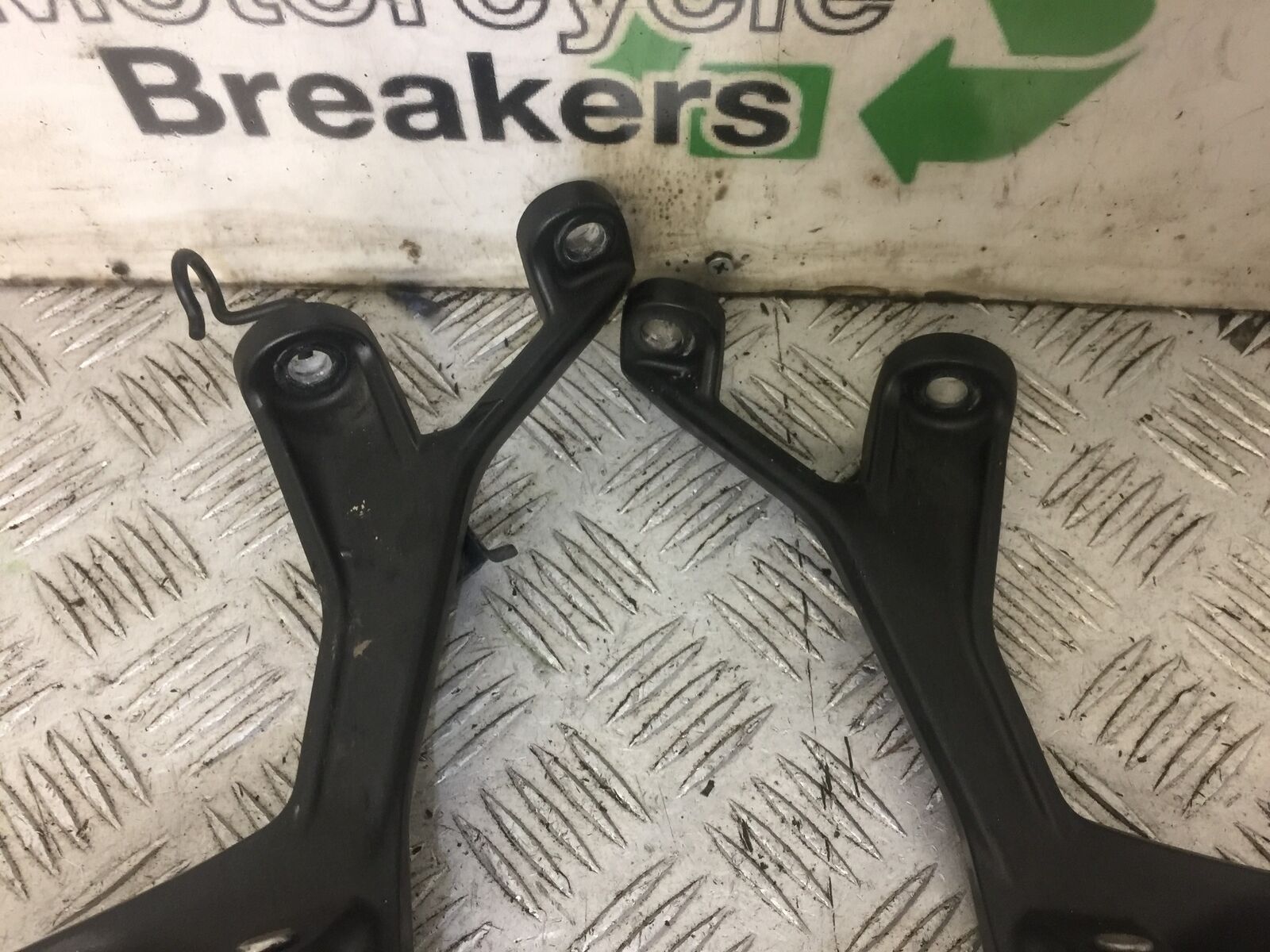 KAWASAKI Z400 Z 400 REAR HANGER AND PEGS   YEAR 2019  (STOCK 672)