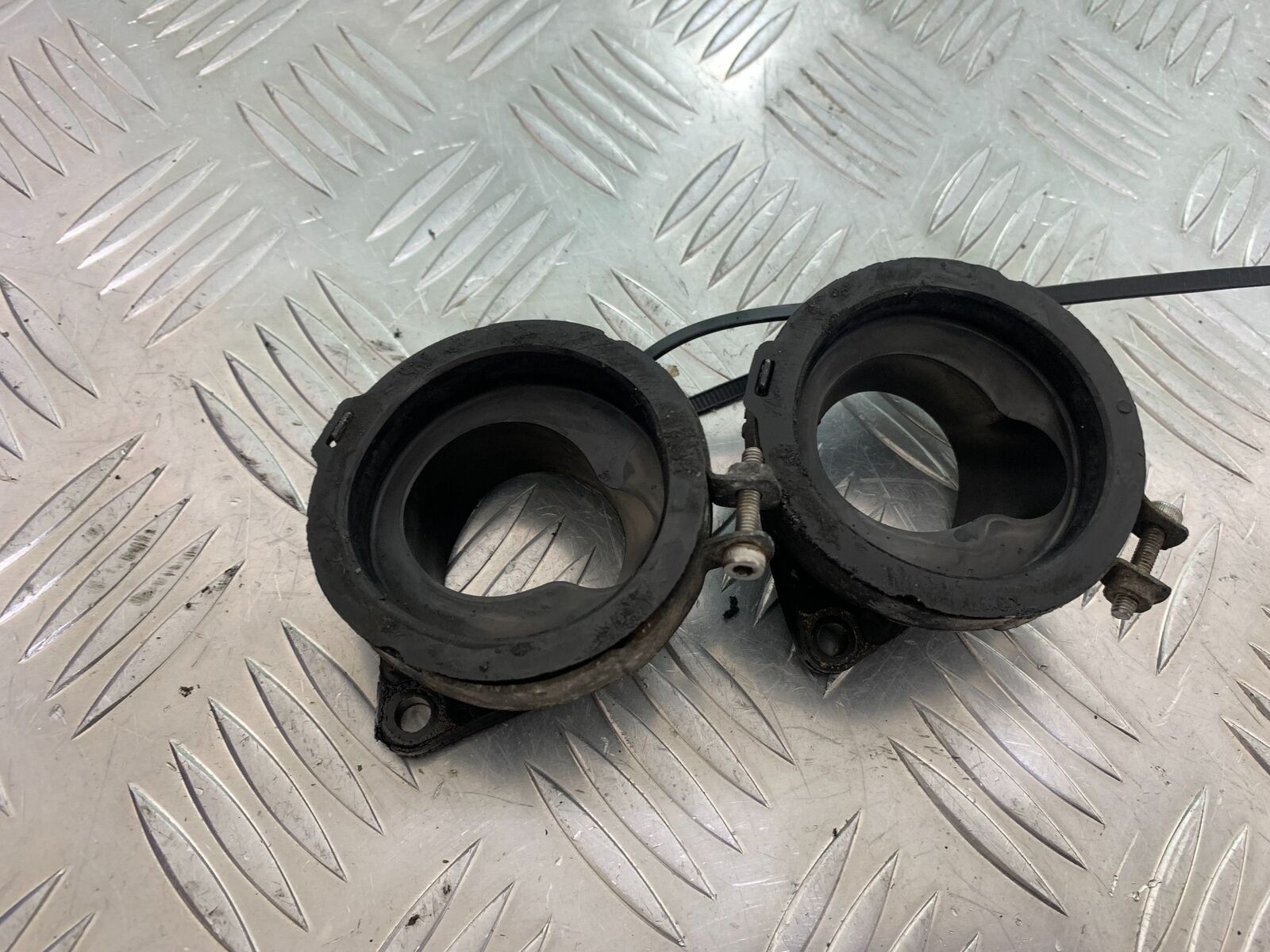 KAWASAKI NINJA 650 INLET RUBBERS  YEAR 2017-2019 (CMB1018)