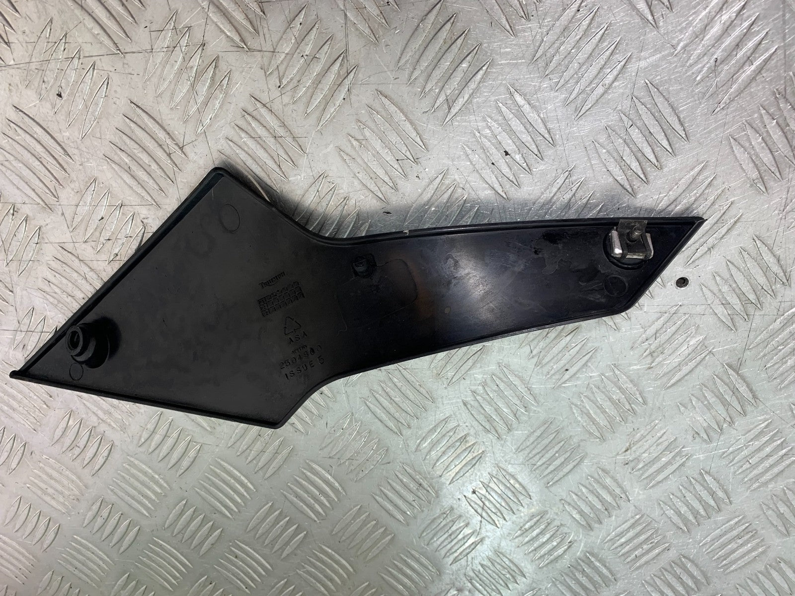 TRIUMPH 955i DAYTONA INFILL PANEL YEAR 2002-2006 (CMB1229)