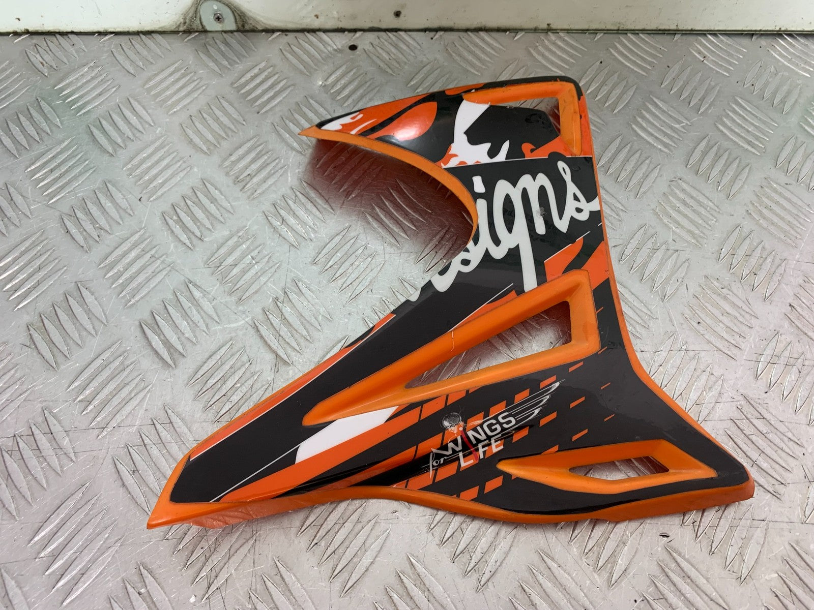 QINGQI QM125 GY-2B RIGHT TANK COWL  YEAR 2016 (CMB1228)
