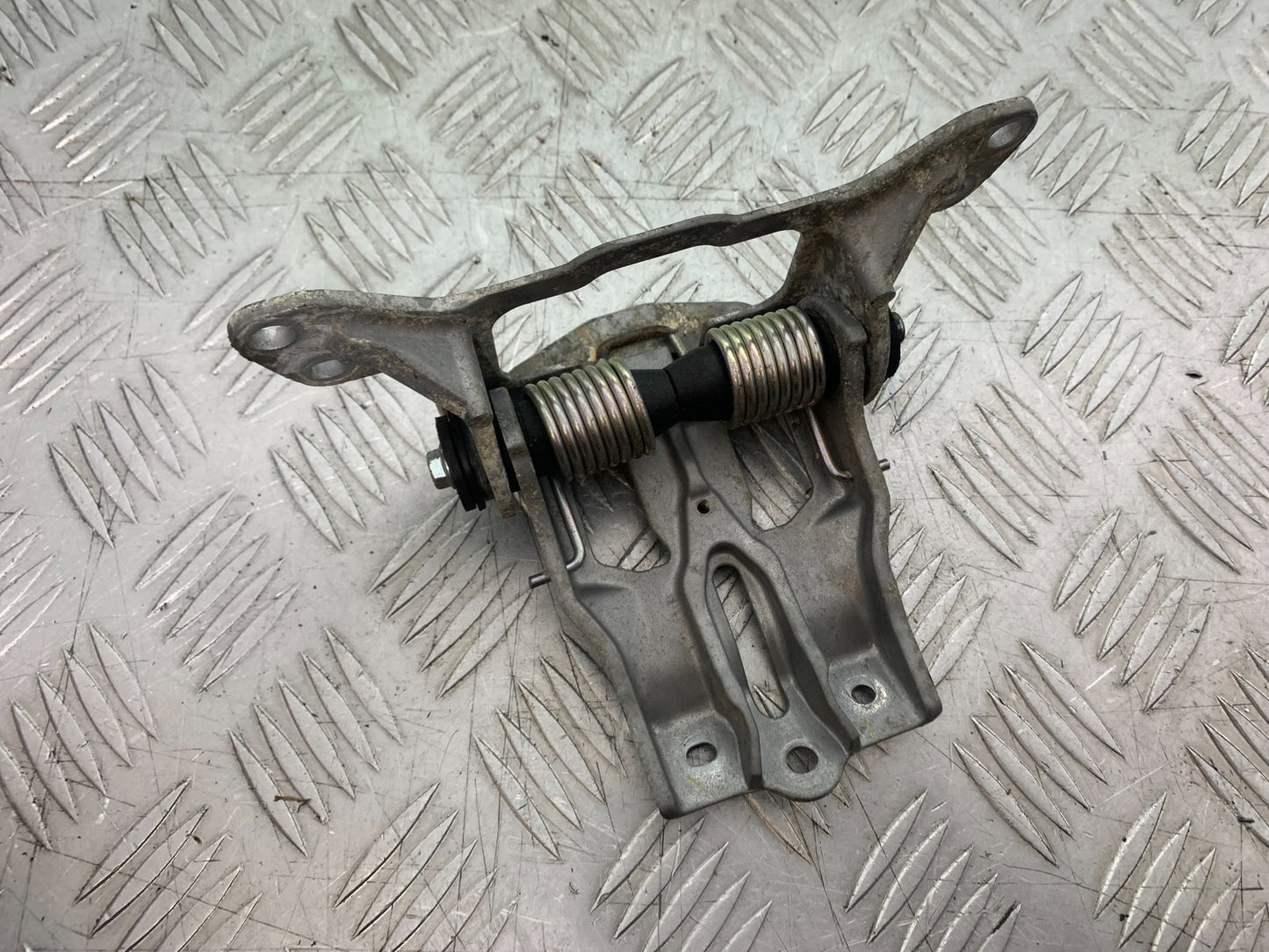 YAMAHA NMAX-125 N MAX 125 SEAT BRACKET  YEAR 2015-2020  (CMB1231)