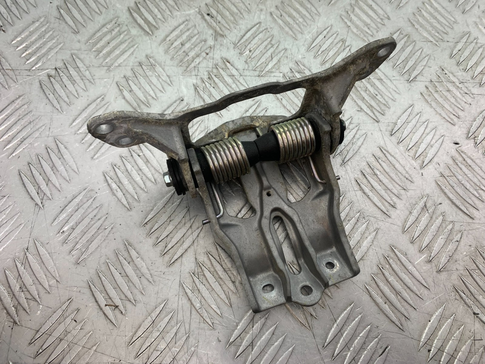 YAMAHA NMAX-125 N MAX 125 SEAT BRACKET  YEAR 2015-2020  (CMB1231)