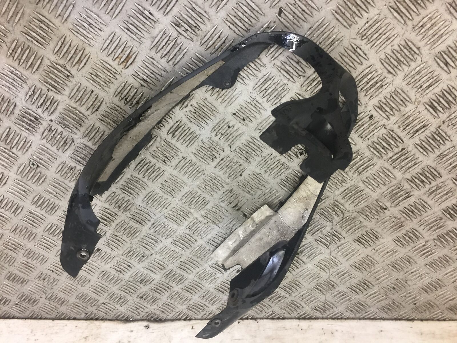 YAMAHA FZ6 SILENCER INFILL PANEL  YEAR 2005  (STOCK 589)